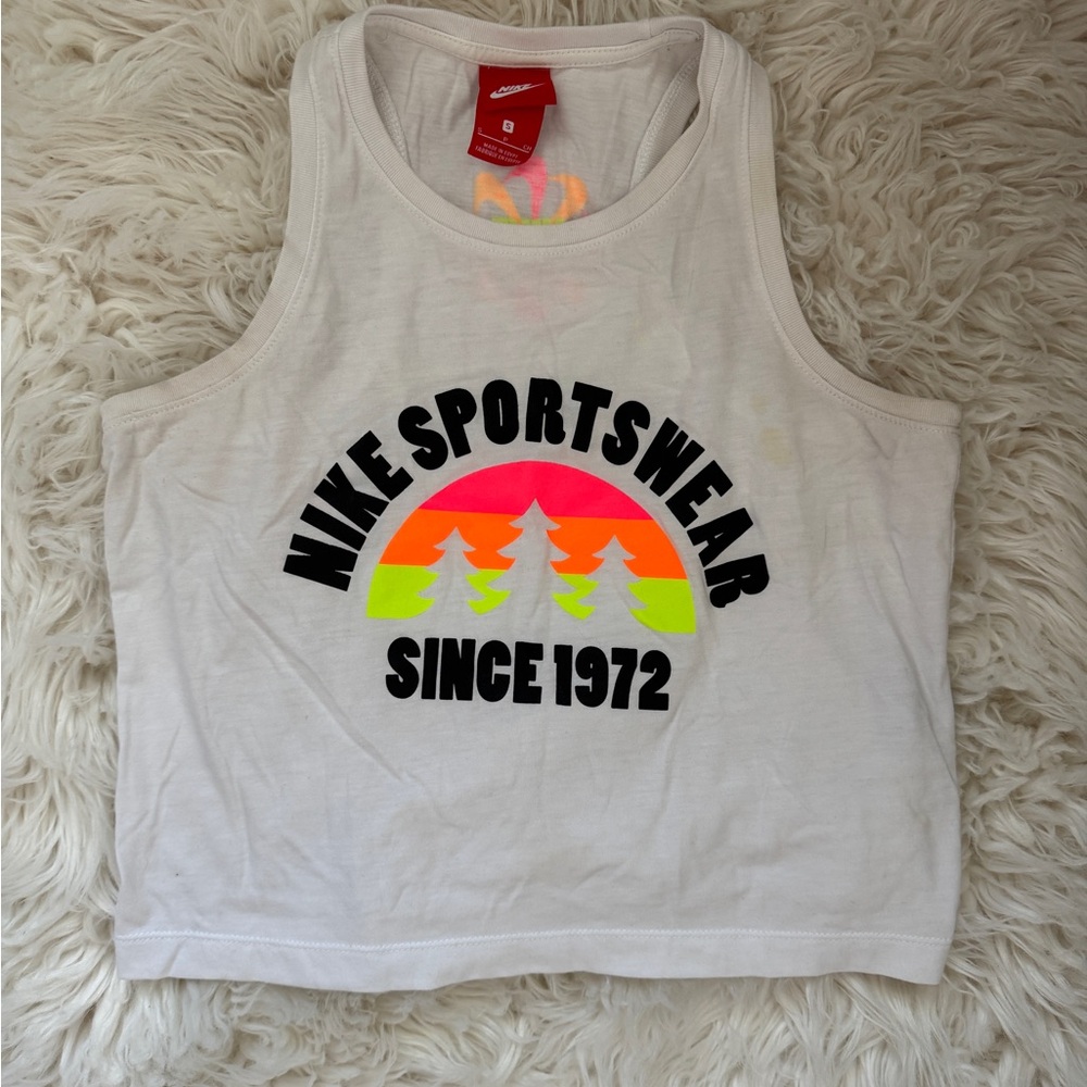 nike sportswear tank top size small
*willing to take offers*